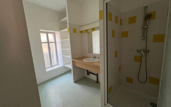 Immeuble à vendre    7 pièces •  Roquefort