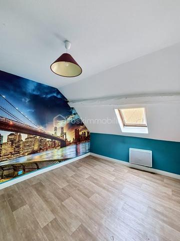 Rare sur le secteur

Située dans un environnement agréable et recherché de la vallée de la Marne, cette maison d’habitation de 103 m² offre un cadre de vie idéal pour une famille à la recherche d’espace, de praticité et de potentiel. Réputée pour ses vignobles champenois et sa qualité de vie, la commune de Charly-sur-Marne séduit par sa situation stratégique, à seulement 16 km de Château-Thierry, 75 km de Reims et 81 km de Paris.

Vous profiterez d’un quotidien facilité avec commerces, écoles de la maternelle au collège, services médicaux et commodités accessibles à pied. Les gares de Nogent-l’Artaud (6 minutes en voiture) et Nanteuil-Saâcy (10 minutes en voiture), desservies par la ligne P, permettent également de rejoindre Paris-Est facilement.

Dès l’entrée, la maison dévoile un espace de vie chaleureux et lumineux comprenant un salon-séjour de 24,91 m² ouvert sur la cuisine, une buanderie fonctionnelle, un WC indépendant ainsi qu’une agréable véranda offrant un véritable espace de détente supplémentaire.

Répartie sur trois niveaux, elle propose au premier étage deux belles chambres de 14,63 m² et 13,55 m² ainsi qu’une salle d’eau. Le deuxième étage accueille deux autres chambres de 15 m² et 10,65 m² ainsi qu’un espace déjà prévu pour l’aménagement d’une salle de bain avec WC.

À l’extérieur, un jardinet de 156 m² vous permettra de profiter pleinement des beaux jours. Une dépendance avec grenier complète l’ensemble et offre de nombreuses possibilités d’aménagements selon vos besoins. Une cave voûtée située sous la maison apporte également beaucoup de cachet à l’ensemble.

Avec ses beaux volumes et son fort potentiel de valorisation, cette maison représente une belle opportunité pour une famille, une première acquisition ou un projet de vie, dans un secteur recherché et dynamique de la vallée de la Marne. 

N’hésitez pas à me contacter pour organiser une visite et découvrir tout le potentiel de ce bien.