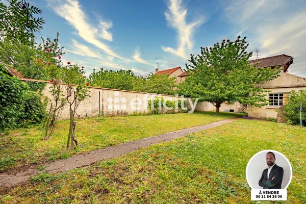 Maison
         5 pièces
        - 85 m²