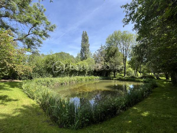 PETIT COIN DE PARADIS A VENDRE EN EXCLUSIVITE    !!!  

Sur la commune de Pruillé L'éguillé à moins de 1km du village et à 5 kms du Grand Lucé

Magnifique Terrain de loisirs de 1500 m2 environ avec petit étang de 13*20 m.

Un véritable havre de paix ideal pour des week ends détente, des grandes reunions de familles ou de belles fiestas.

Eau de la ville avec compteur
Portail d'accès
Cabanon
Abris de 30m2 avec 2 caravanes ( 8 couchages en tout)
Toilette sèche