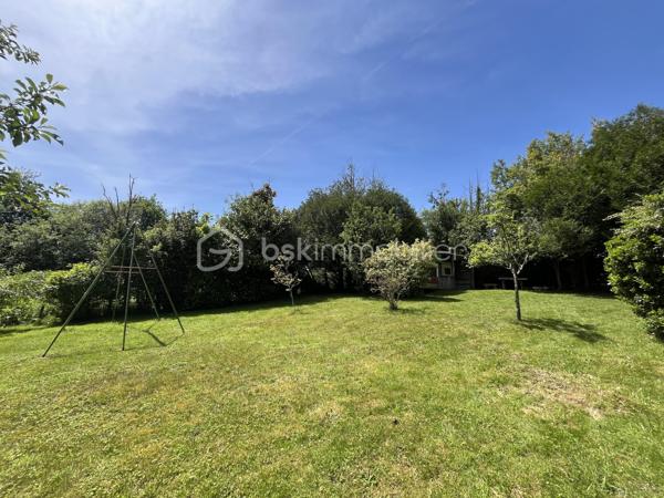 PETIT COIN DE PARADIS A VENDRE EN EXCLUSIVITE    !!!  

Sur la commune de Pruillé L'éguillé à moins de 1km du village et à 5 kms du Grand Lucé

Magnifique Terrain de loisirs de 1500 m2 environ avec petit étang de 13*20 m.

Un véritable havre de paix ideal pour des week ends détente, des grandes reunions de familles ou de belles fiestas.

Eau de la ville avec compteur
Portail d'accès
Cabanon
Abris de 30m2 avec 2 caravanes ( 8 couchages en tout)
Toilette sèche