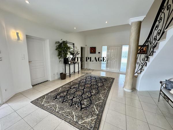 Vaux-sur-Mer (17640) VAUX PONTAILLAC VILLA AVEC PISCINE SPA GRAND VOLUME AU PRIX DE 2 080 000 € HAI