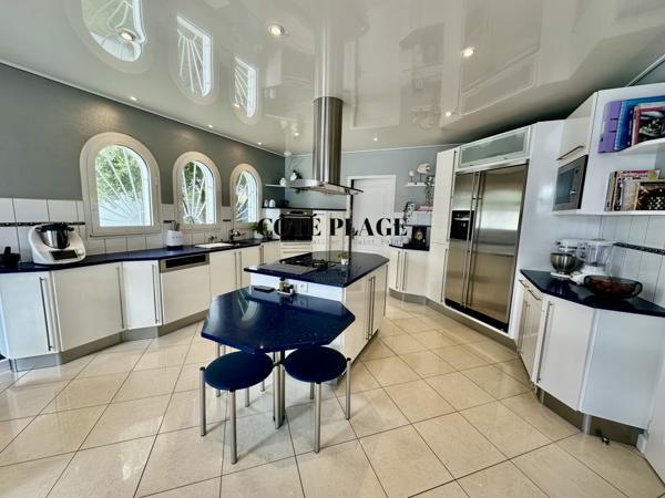 Vaux-sur-Mer (17640) VAUX PONTAILLAC VILLA AVEC PISCINE SPA GRAND VOLUME AU PRIX DE 2 080 000 € HAI