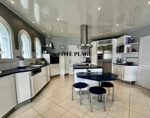Vaux-sur-Mer (17640) VAUX PONTAILLAC VILLA AVEC PISCINE SPA GRAND VOLUME AU PRIX DE 2 080 000 € HAI