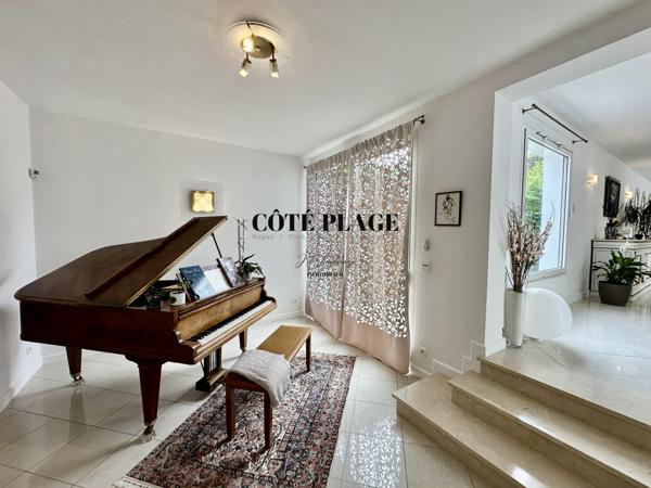 Vaux-sur-Mer (17640) VAUX PONTAILLAC VILLA AVEC PISCINE SPA GRAND VOLUME AU PRIX DE 2 080 000 € HAI