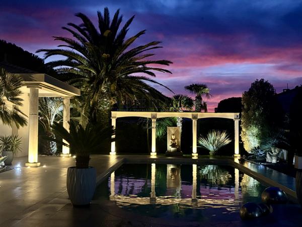 Vaux-sur-Mer (17640) VAUX PONTAILLAC VILLA AVEC PISCINE SPA GRAND VOLUME AU PRIX DE 2 080 000 € HAI