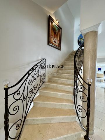 Vaux-sur-Mer (17640) VAUX PONTAILLAC VILLA AVEC PISCINE SPA GRAND VOLUME AU PRIX DE 2 080 000 € HAI