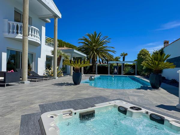 Vaux-sur-Mer (17640) VAUX PONTAILLAC VILLA AVEC PISCINE SPA GRAND VOLUME AU PRIX DE 2 080 000 € HAI