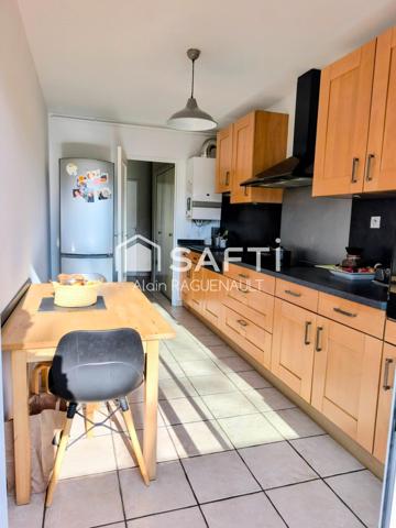 LYON 8 - SANTY - METRO D PARILLY à 5 MN à PIED