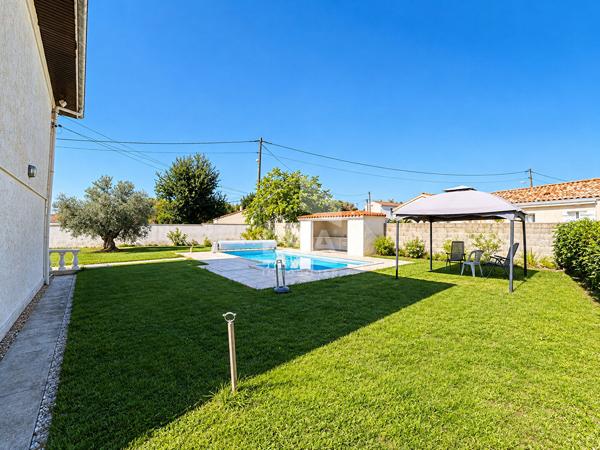 Maison de caractère aux beaux volumes, avec piscine et pool house