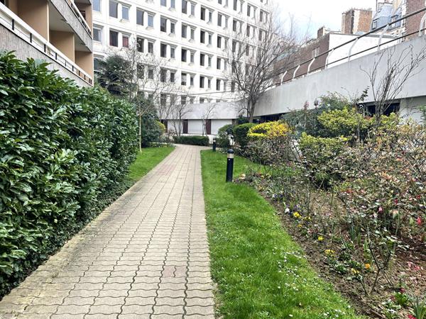 2 pièces dans un agréable immeuble récent !