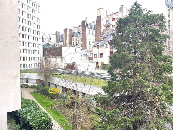 2 pièces dans un agréable immeuble récent !