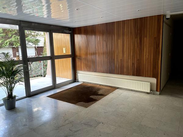 2 pièces dans un agréable immeuble récent !