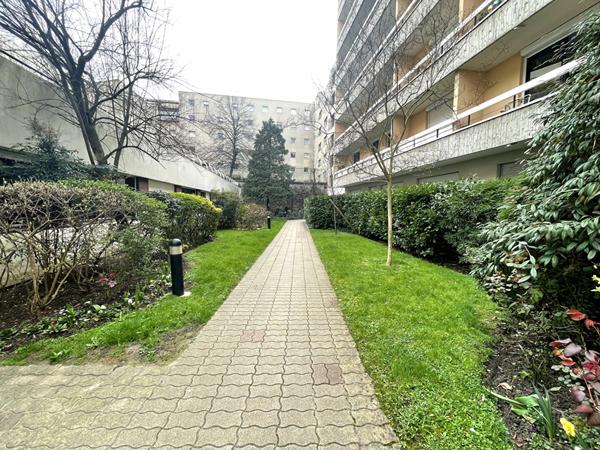 2 pièces dans un agréable immeuble récent !