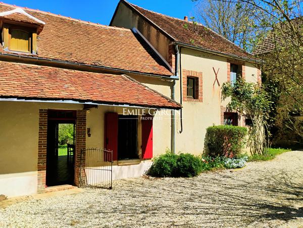 A VENDRE- Pourrain-Toucy - Bourgogne - Longère familiale 5ch et dépendance et 6700 m2  de jardin et bois
