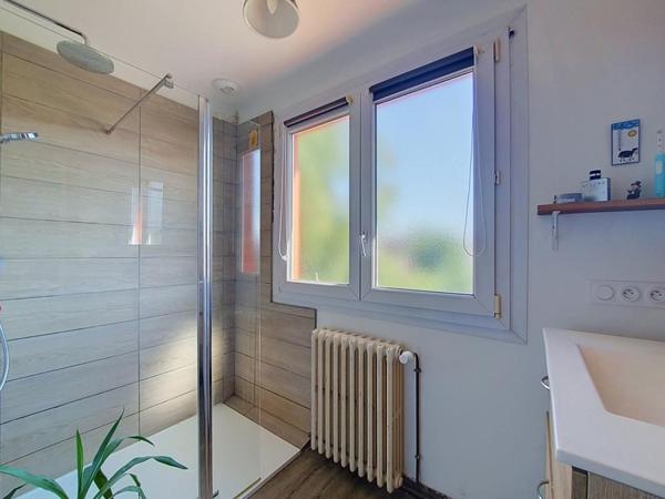 INZINZAC-LOCHRIST :  Maison entièrement rénovée avec jardin et cabanon