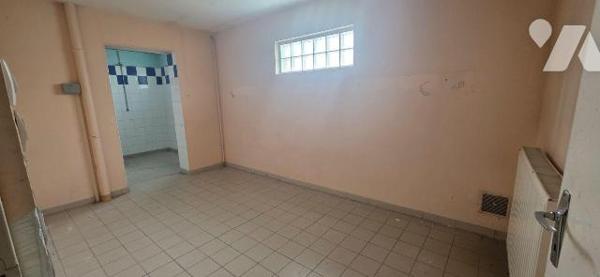 Immeuble à Vendre à Beuvrages (59192) e

Immeuble situé à Beuvrages. Cet immeuble d'une surfa...