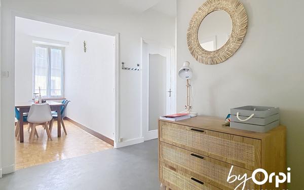 Immeuble à vendre    3 pièces • 307,06 m2 Saint-Gervais-d'Auvergne