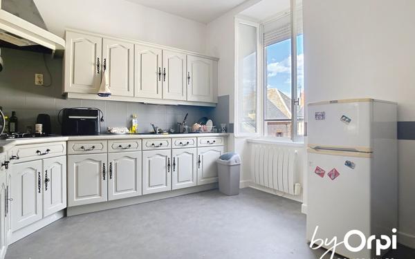 Immeuble à vendre    3 pièces • 307,06 m2 Saint-Gervais-d'Auvergne
