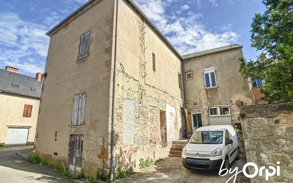 Immeuble à vendre    3 pièces • 307,06 m2 Saint-Gervais-d'Auvergne