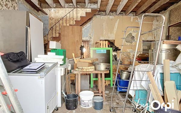 Immeuble à vendre    3 pièces • 307,06 m2 Saint-Gervais-d'Auvergne