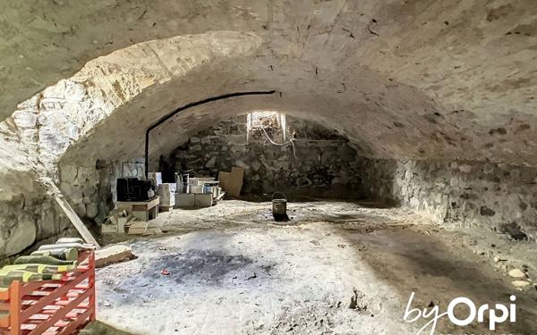 Immeuble à vendre    3 pièces • 307,06 m2 Saint-Gervais-d'Auvergne