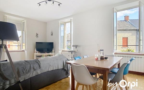 Immeuble à vendre    3 pièces • 307,06 m2 Saint-Gervais-d'Auvergne