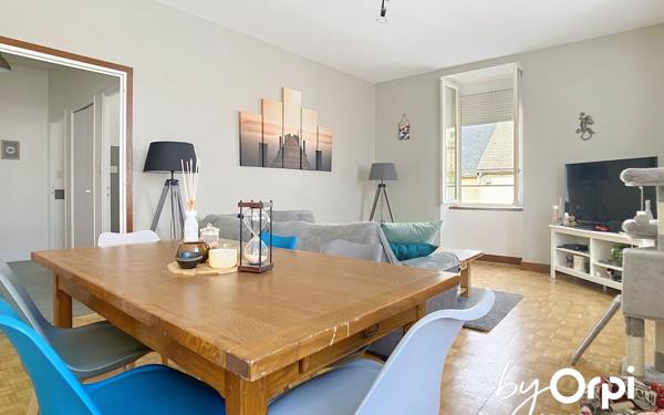 Immeuble à vendre    3 pièces • 307,06 m2 Saint-Gervais-d'Auvergne