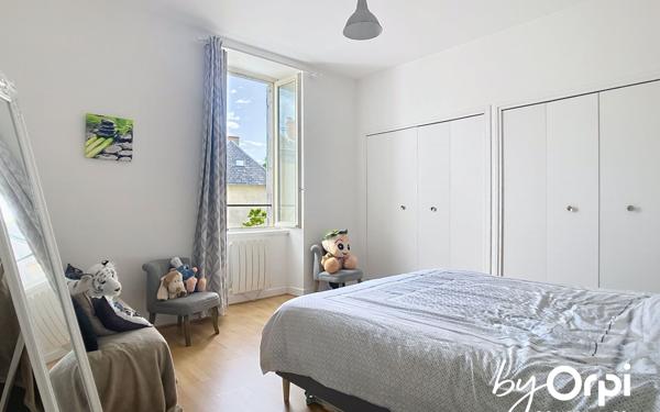 Immeuble à vendre    3 pièces • 307,06 m2 Saint-Gervais-d'Auvergne