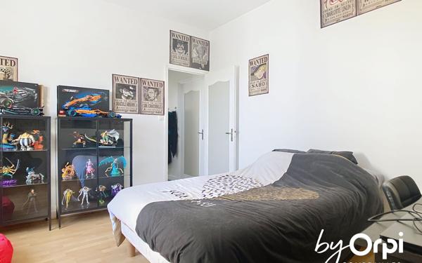 Immeuble à vendre    3 pièces • 307,06 m2 Saint-Gervais-d'Auvergne