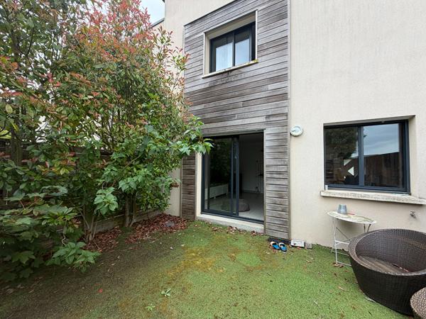 Maison Les Ponts De Ce T4 d'environ 115,57 m² avec garage et stationnement , Les ponts de ce