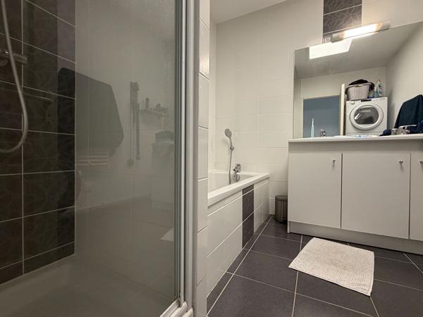 Maison Les Ponts De Ce T4 d'environ 115,57 m² avec garage et stationnement , Les ponts de ce