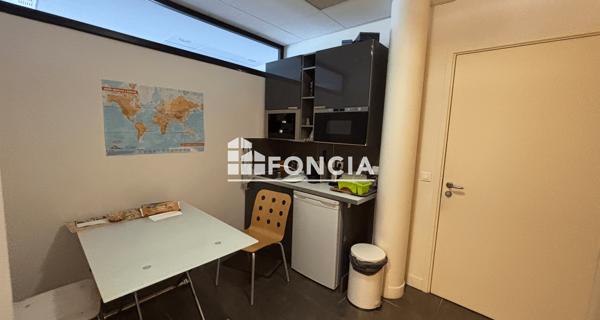 Location Local commercial 7 pièces 196.5 m² - Avignon 84000