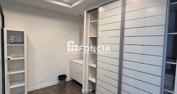 Location Local commercial 7 pièces 196.5 m² - Avignon 84000