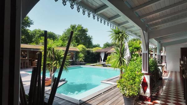 Maison style balinais de 10 pièces