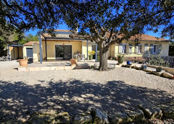 Propriété avec gîte indépendant, 2 grands garages et vue dégagée