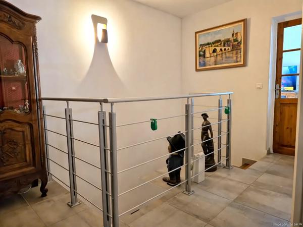 Propriété avec gîte indépendant, 2 grands garages et vue dégagée