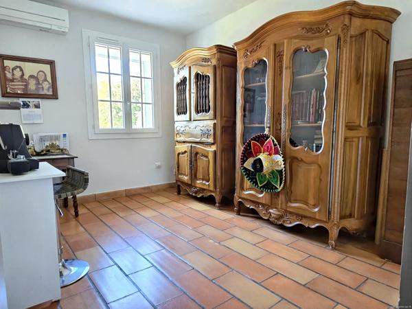 Propriété avec gîte indépendant, 2 grands garages et vue dégagée