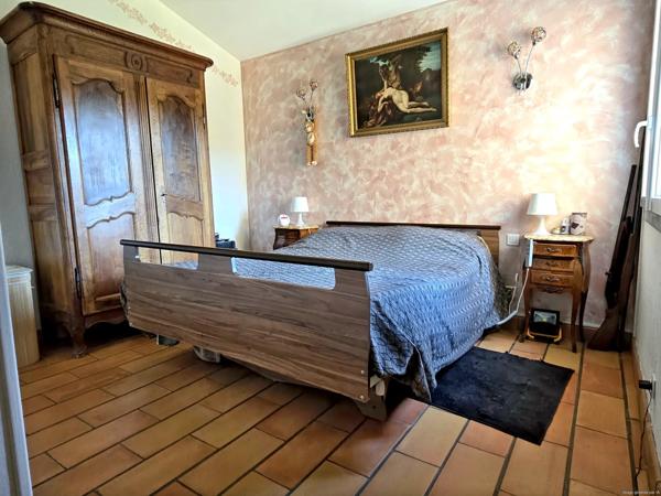 Propriété avec gîte indépendant, 2 grands garages et vue dégagée