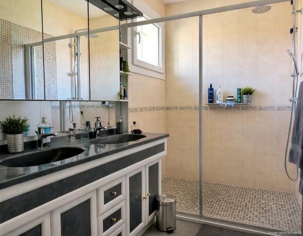 Propriété avec gîte indépendant, 2 grands garages et vue dégagée