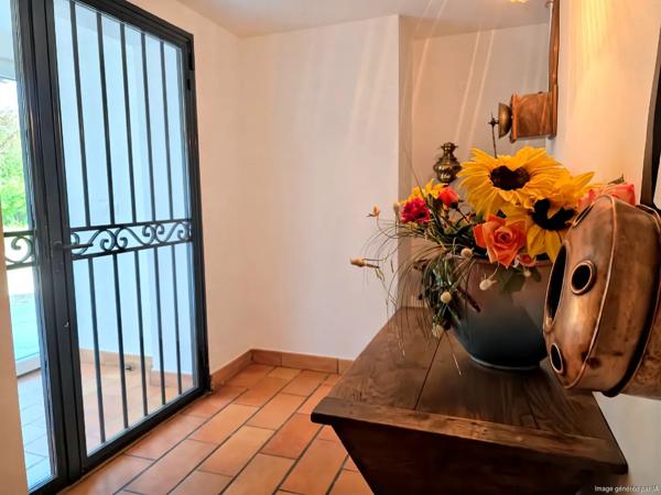 Propriété avec gîte indépendant, 2 grands garages et vue dégagée