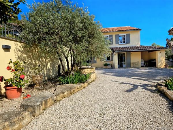 Propriété avec gîte indépendant, 2 grands garages et vue dégagée