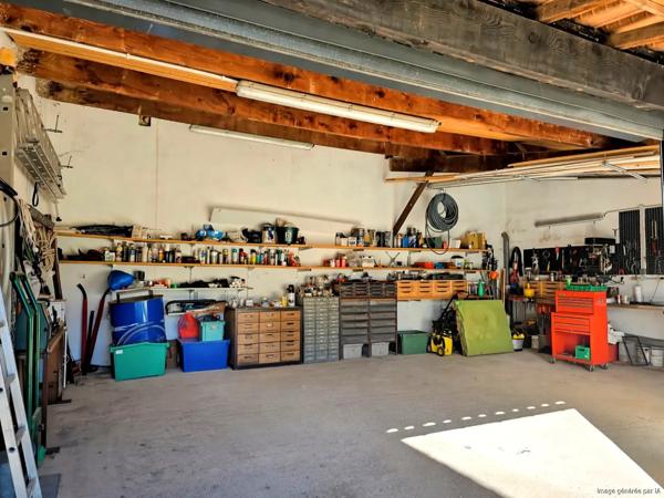 Propriété avec gîte indépendant, 2 grands garages et vue dégagée