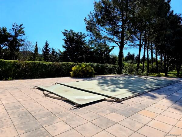 Propriété avec gîte indépendant, 2 grands garages et vue dégagée