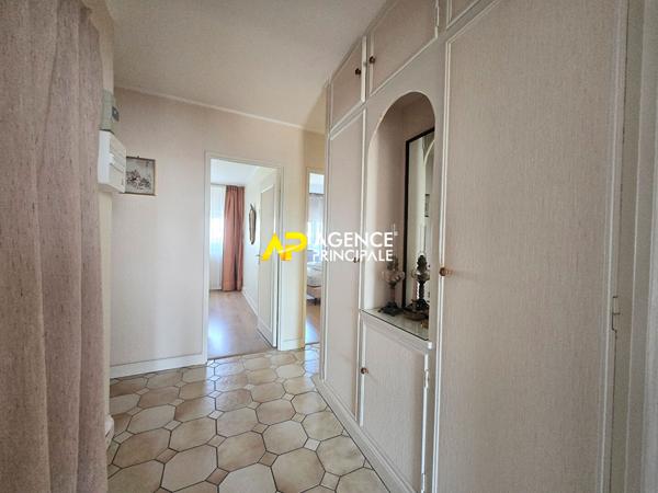 Appartement 4 pièces avec balcon, cave et parking en centre ville €187 250 ** - Référence 4572