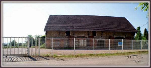 Atelier, entrepôt et bureaux de 590 m² avec grande parcelle à proximité de Semur-en-Auxois et Avallon