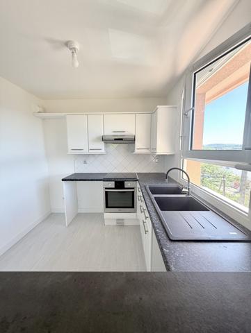 Appartement
         3 pièces
        - 64 m² 200 000 € *