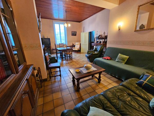 SPECIAL INVESTISSEUR : Maison à vendre 6 pièces louée à LAVARDAC (47)