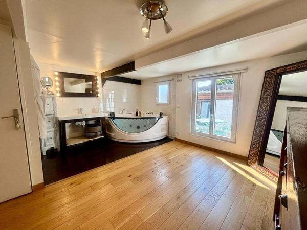 MAISON D'EXCEPTION D'ENVIRON 180 m² DE PLAIN PIED - 7P - CADRE VERDOYANT - PISCINE - PATIO