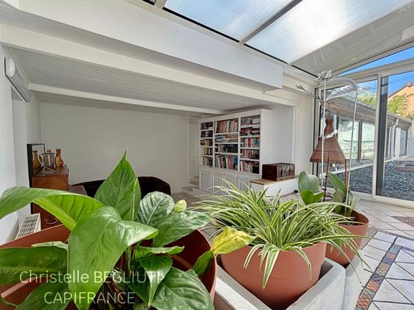 MAISON D'EXCEPTION D'ENVIRON 180 m² DE PLAIN PIED - 7P - CADRE VERDOYANT - PISCINE - PATIO